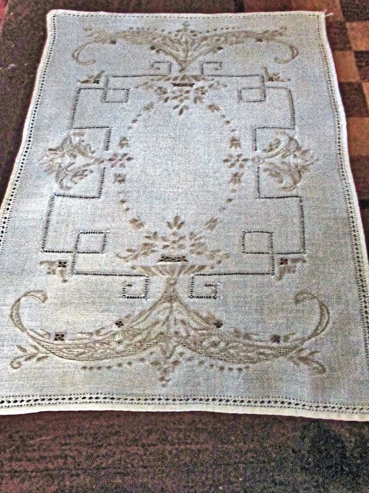 6 manteles individuales de colección de lino crema hechos a mano de encaje y bordado geométrico y floral Foto 3 de 4