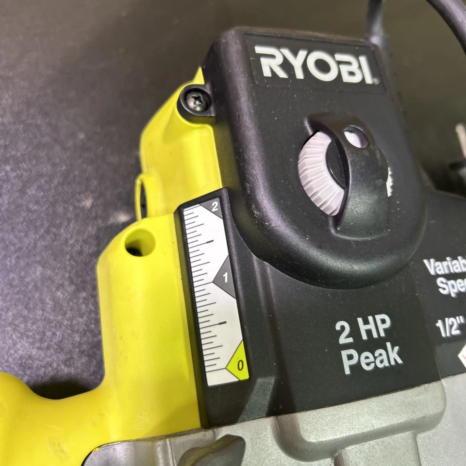 Router de inmersión Ryobi RE180PL1G 2 HP 10 amperios (verde) 25 Foto 4 de 4