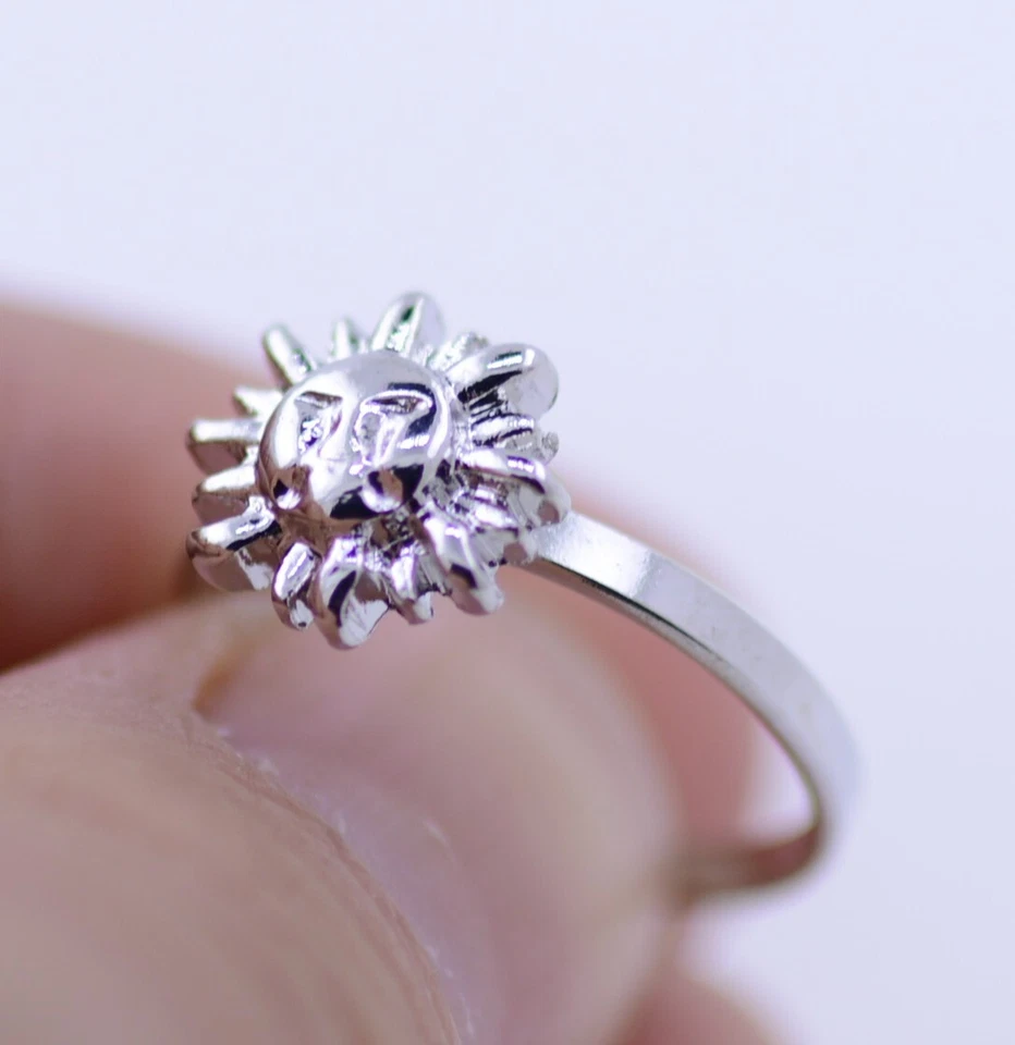 Silver tone smiley sun face charm ring - Image 3 of 3