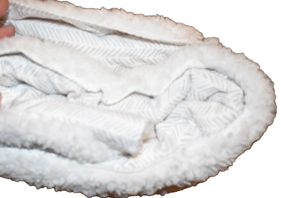 K6 NWOT TREND LAB Gray & White Cotton Flannel Plush Sherpa Crib Baby Blanket - Image 4 of 4