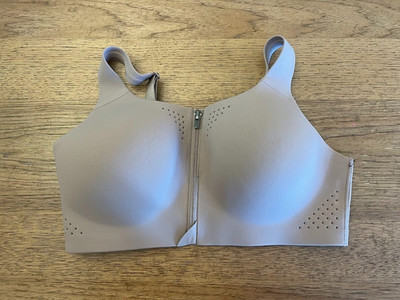Victoria's Secret Taupe 36D Featherweight Max Wireless Front Close Sport Bra VS