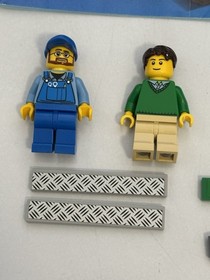 LEGO CITY: Pickup Tow Truck (60081) ~ Retired ~ Complete ~