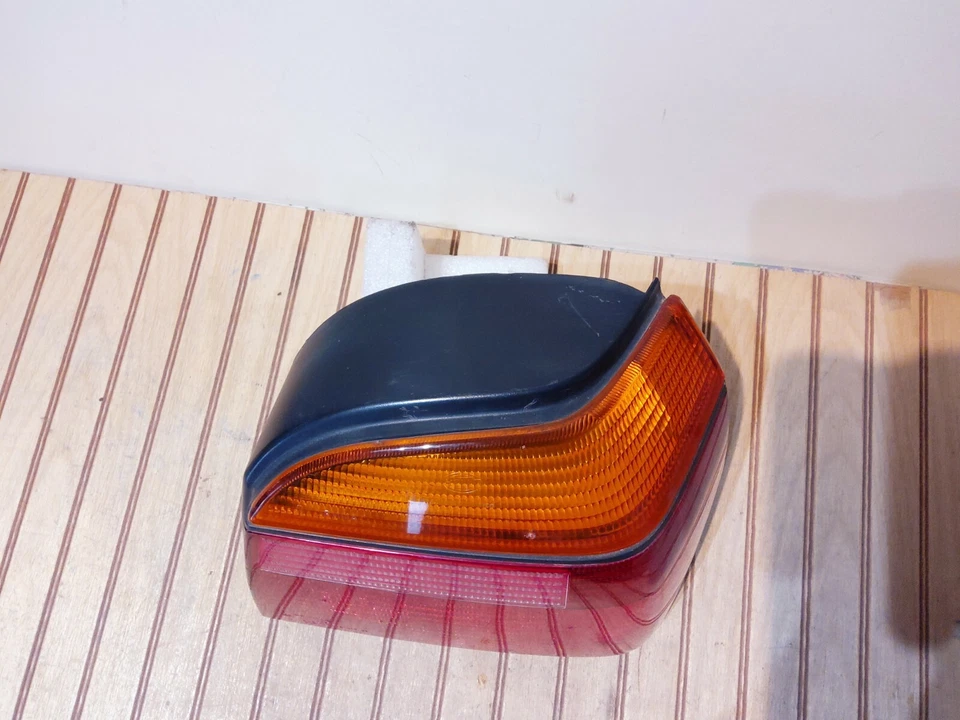 VOLKSWAGEN GOLF CONVERTIBLE TAIL LIGHT  PASSENGER SIDE OEM 1999-2002 - Image 3 of 4