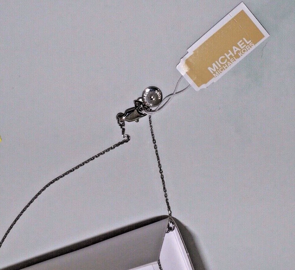 Michael Kors Icónico Recortado Logo MK con Cristales Colgante Collar Plateado Nuevo Tg Foto 4 de 4