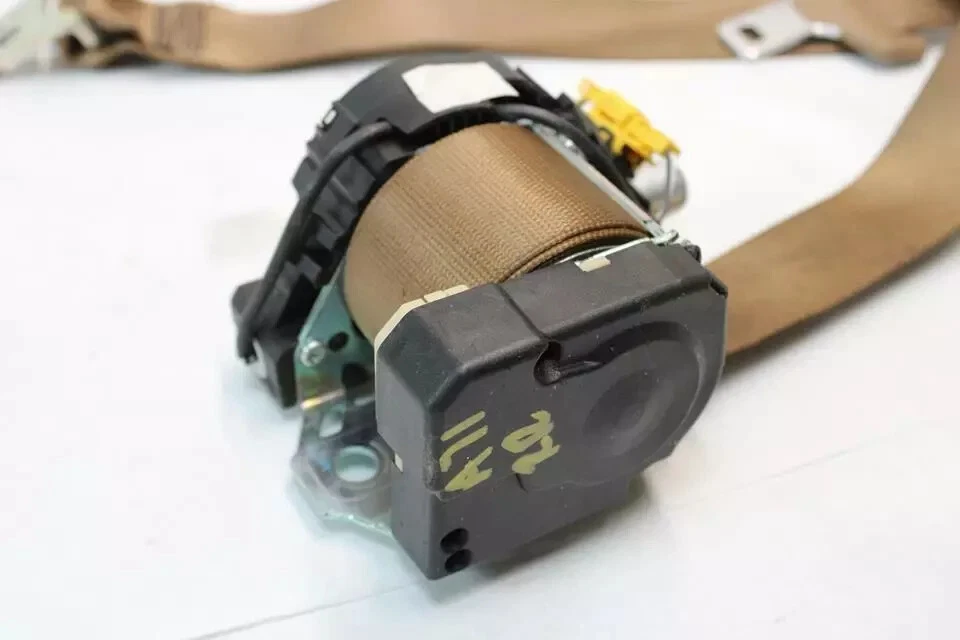 07-13 Mercedes W221 S450 S63 AMG Cinturón de seguridad trasero derecho retractor beige OEM Foto 2 de 4