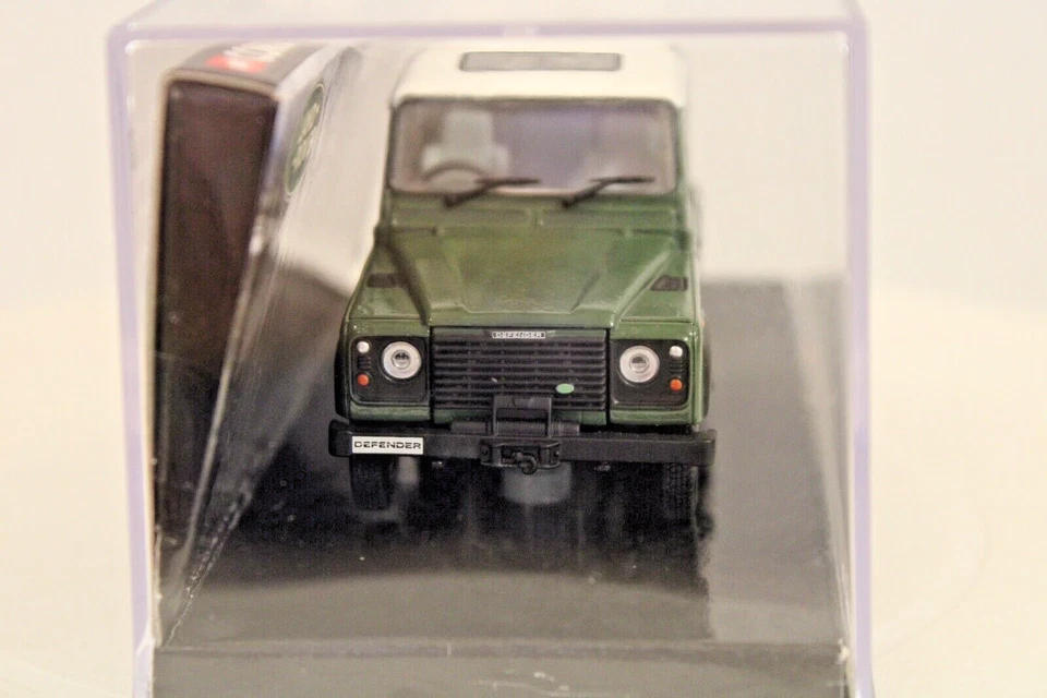 Corgi Classics 1:43s CC07701 Land Rover Defender 110 Station Wagen - Green - Image 2 of 4
