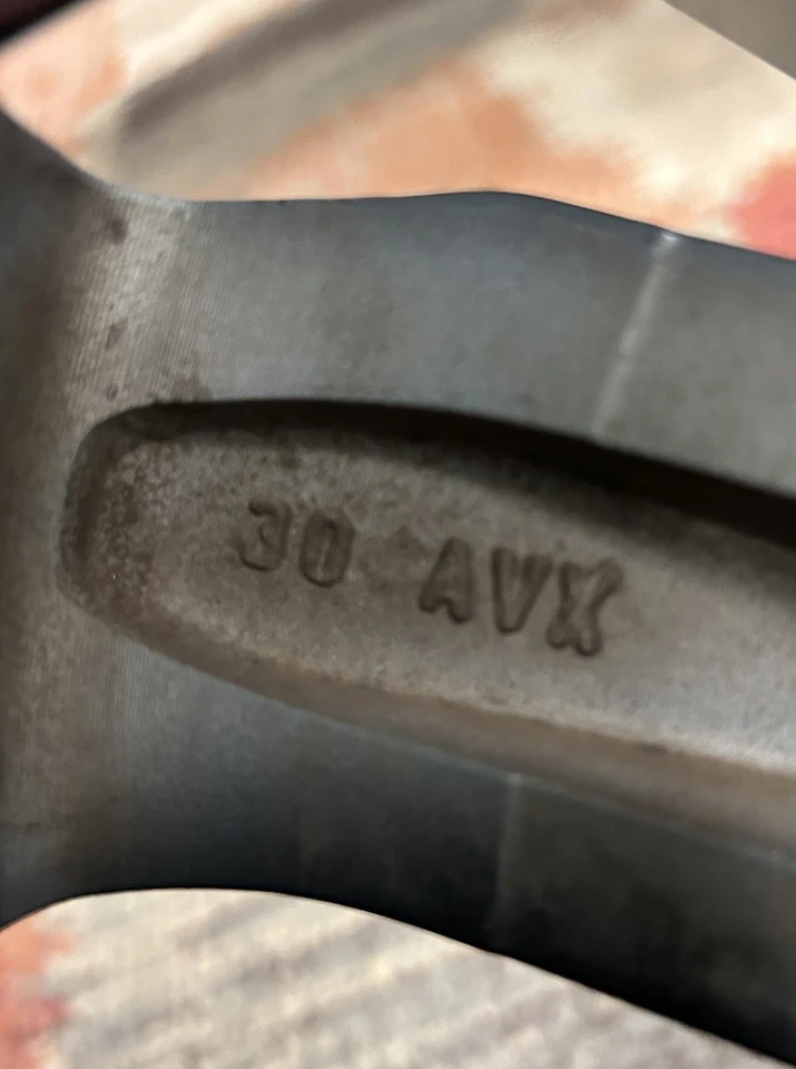 Rueda Lexus RX350 RX450H 2016 a 2022 OEM 20" 74338 426110E380 426110E360 Foto 4 de 4