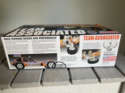 Team Associated RC10 Classic 40th Anniversary Kit 6007 - Radio Control Buggy - Picture 4 of 8