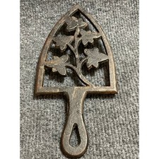 Vintage EMIG T49 Cast Iron Ivy Leaf Sad Iron Trivet Footed Wall Decor Rustic