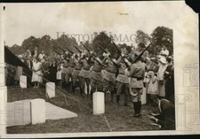 1932 Press Photo Firing squad at the grave of William Hushly