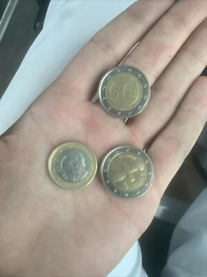 Pièce De 2 Euro Bonhomme Belgique et Piece de 2€ Kibris 2008 - Photo 1/3