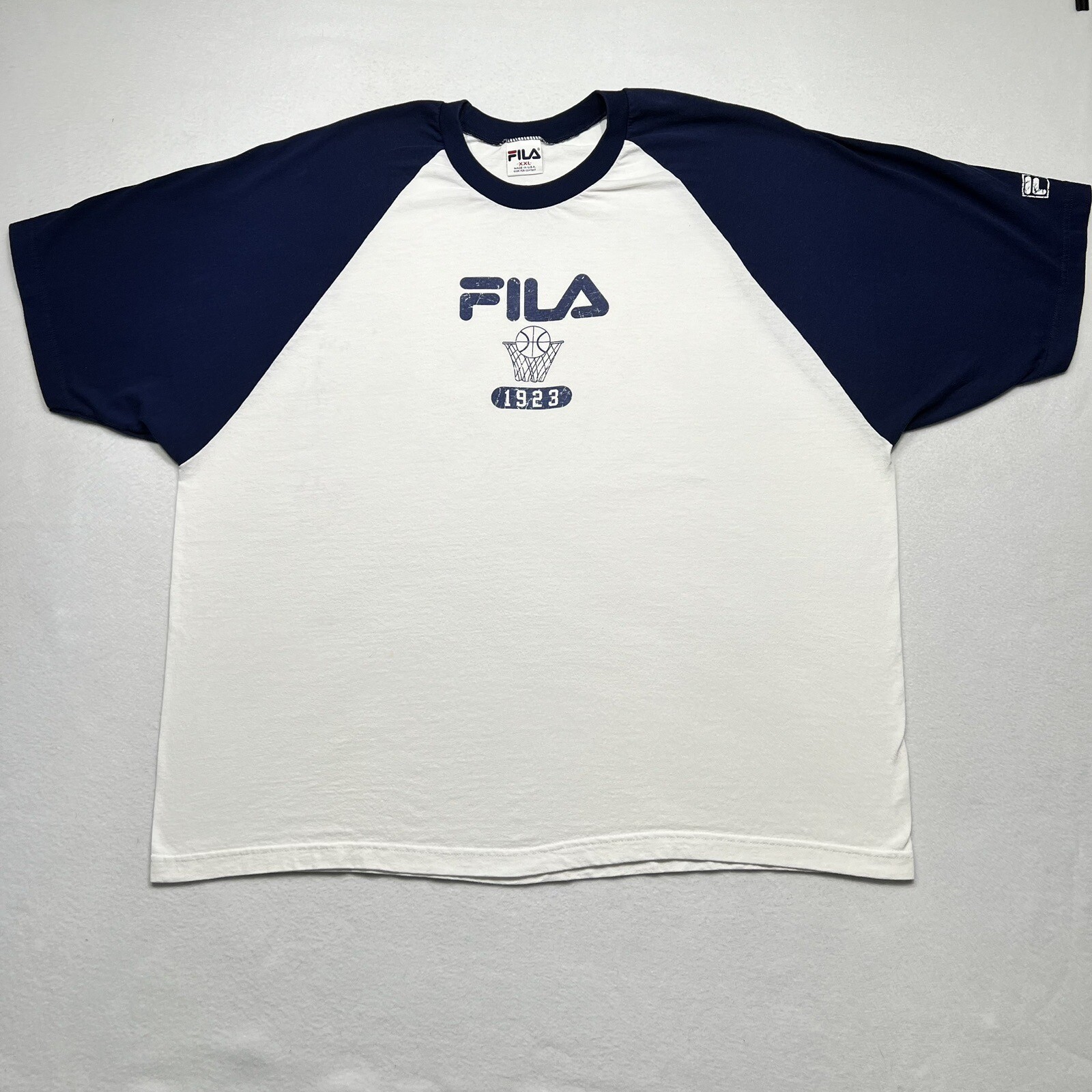 Camicia con logo vintage Fila made in USA 100% Raglan taglia 2XL. Pallacanestro