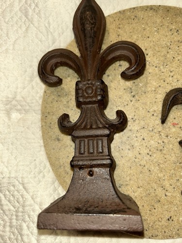 Vintage ARCHITEKTUR GUSSEISEN FLEUR-DE-LIS ENDSTÜCK Set/2 Sm/Lg 10”/6,5” Türstopper - Bild 14 von 14