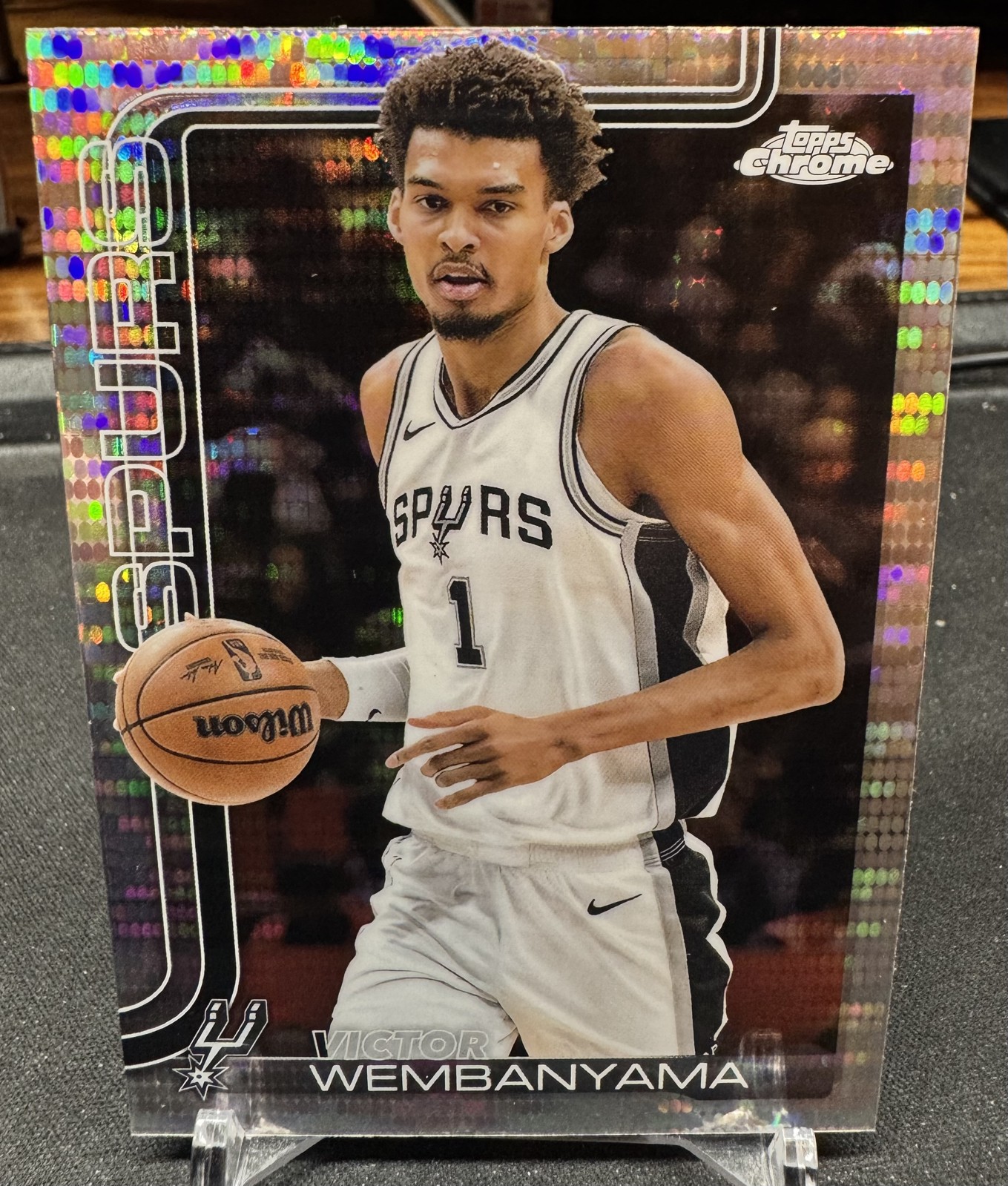 Victor Wembanyama 2025-26 Topps Chrome Pulsar Refractor #221 San Antonio Spurs