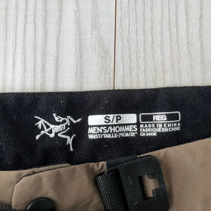 Arc'teryx Two-tone Windbreaker Pants, Outdoor Suitable, Pre-Owned thumbnail 4