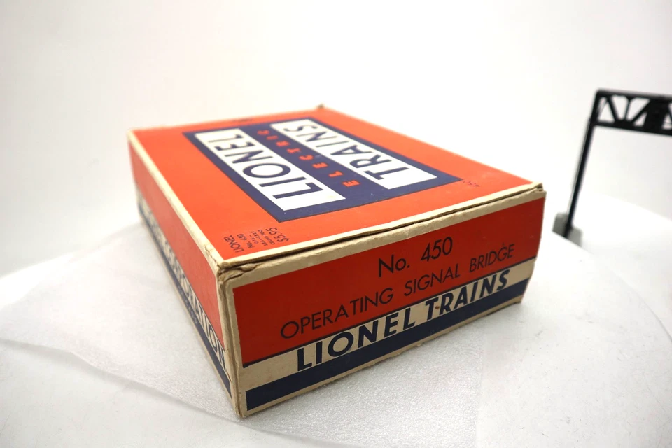 Lionel Post-War, O, No. 450 Operating Double Traffic Signal Bridge, C-8 LN/OB - Image 2 of 4