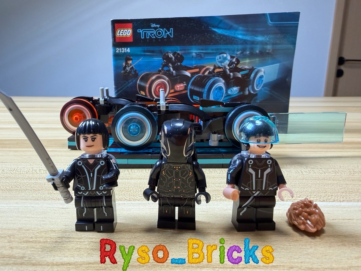 LEGO Ideas 21314 Tron: Legacy Lightcycle Set COMPLETE w