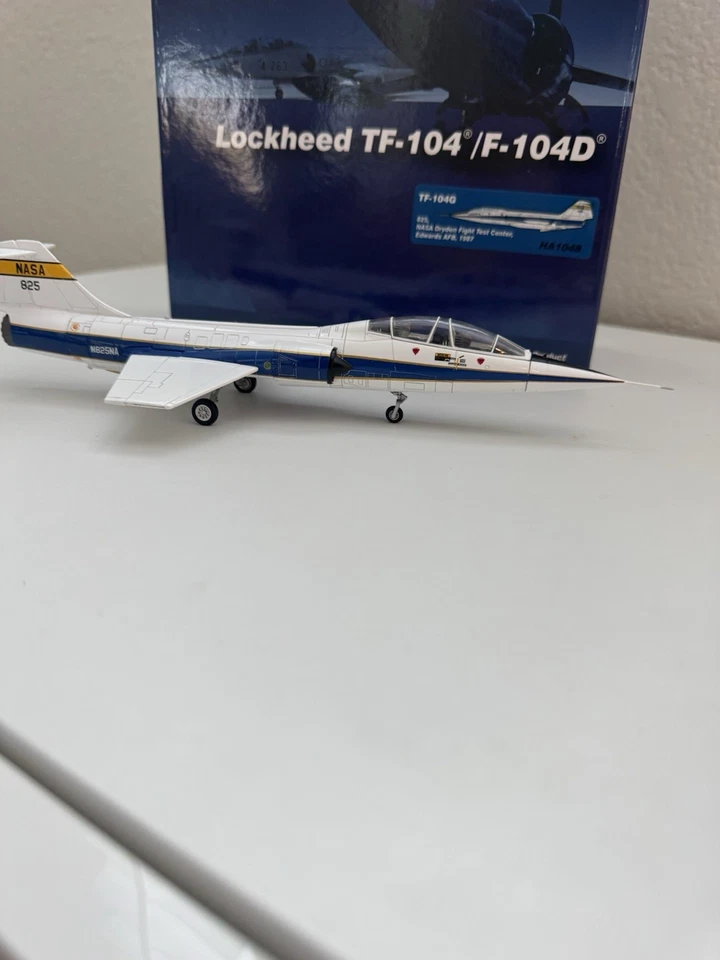 HA1048 Hobby Master TF-104G Starfighter 1/72 Model N825NA NASA Dryden Flight - Image 2 of 4