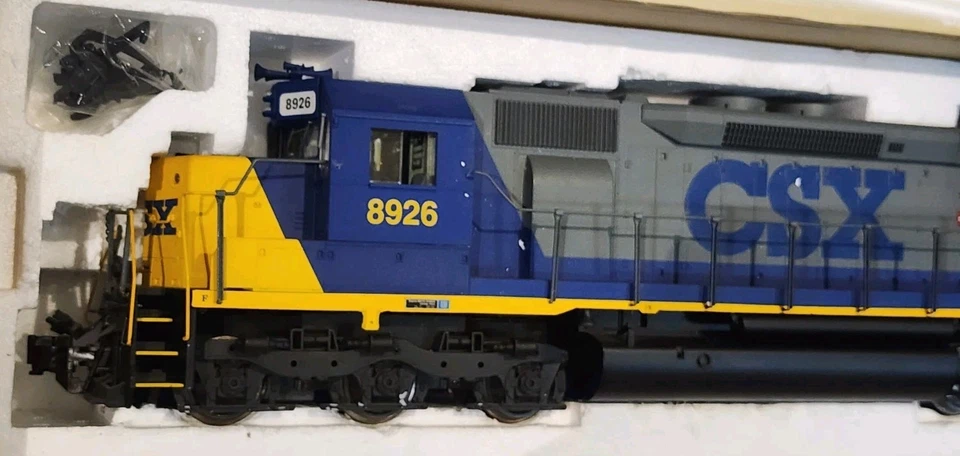 Aristo-Craft G Scale SD45 Diesel Locomotive CSX #8926 DCC Ready - Image 4 of 4