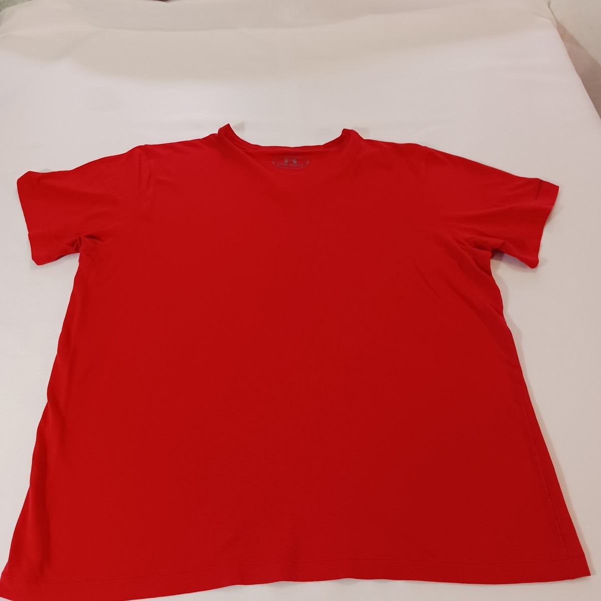 しゃつ Under Armour Men's Red T-Shirt Size Large Heat Gear Loose Fit