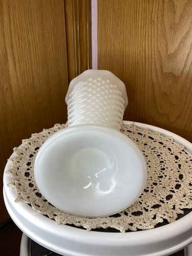 Anchor Hocking White Milk Glass Vase ~ 9-1/2" Hobnail Dot Dash Trumpet - Picture 5 of 7