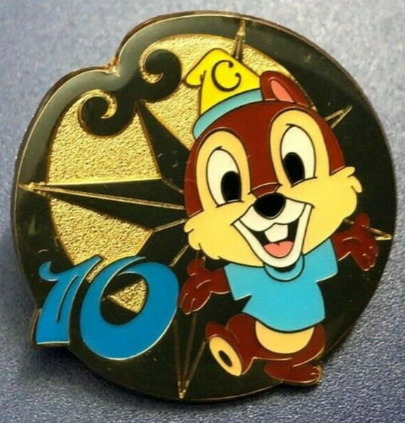 Disney pin 85126 Chip & Dale 10 Gold Coin Tokyo Disneyland TDR Game Prize
