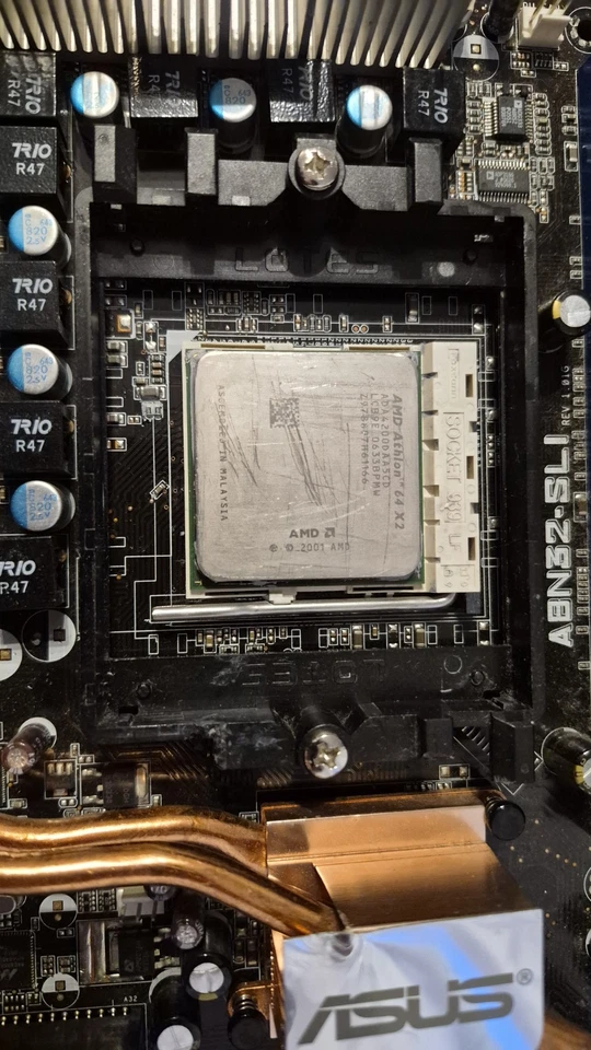 Asus A8N32-SLI Deluxe Scheda Madre, AMD Athlon 64 X2 4200+, 4GB di RAM DDR - Immagine 4 di 4