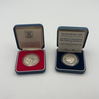 2x Coronas de Plata Real Casa de la Moneda 1977 Jubileo 1981 Boda Real en Caja