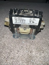 Trane 3100-20Q6431 Contactor 117-001, 50/60 Hz 24 VAC Tyco ( 1 TAB CHIPPED OFF )