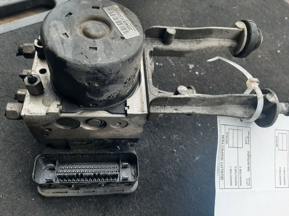 2014 CHRYSLER 300 антиблокировочный тормоз ABS деталь в сборе 68210116AA - Изображение 2 из 4