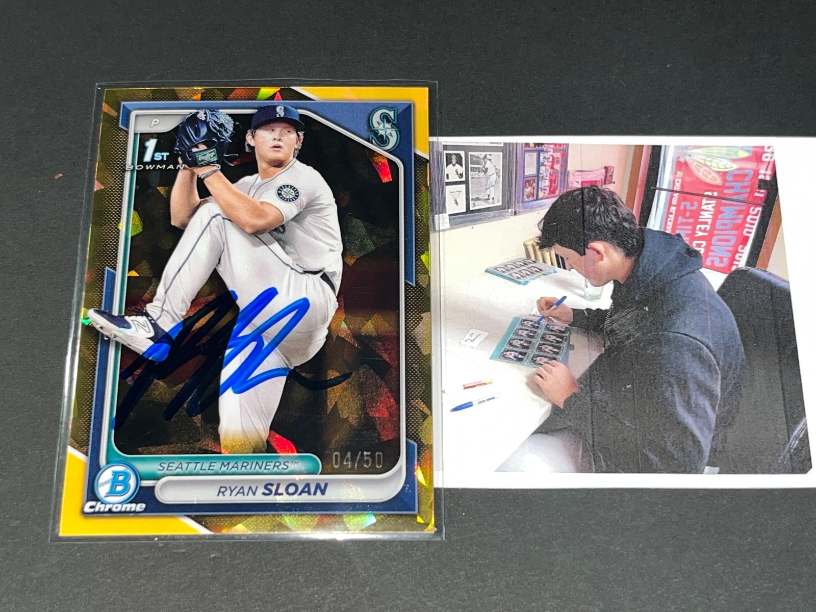 Ryan Sloan Mariners Auto Signed 2024 1st Bowman Sapphire Gold Refractor 04/50