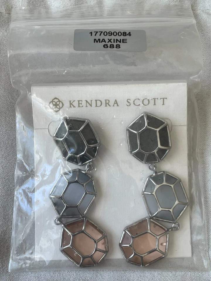 Pendientes Kendra Scott Maxine Vintage en 'Starlet' con herrajes de plata Foto 3 de 4