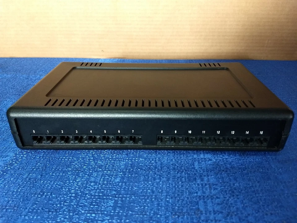 IBM Remote Async Node 16 Port EIA-232 (88G3841) - Image 2 of 4