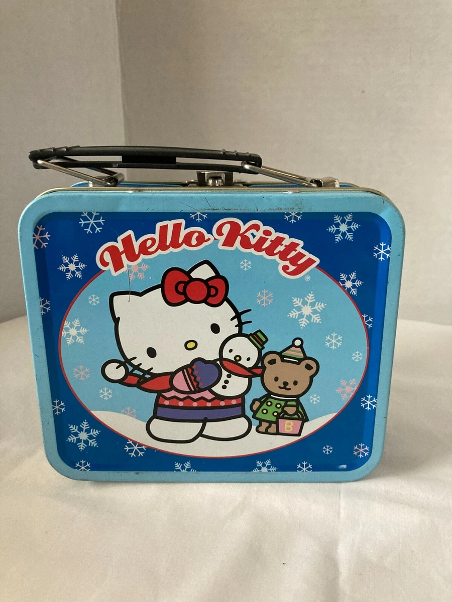 Persona con experiencia ritmo Conveniente Hello Kitty Small Mini Metal Lunch Box Blue Winter Scene Happy Holidays 2000 | eBay Persona con experiencia ritmo Conveniente Hello Kitty Small Mini Metal Lunch Box Blue Winter Scene Happy Holidays 2000 | eBay