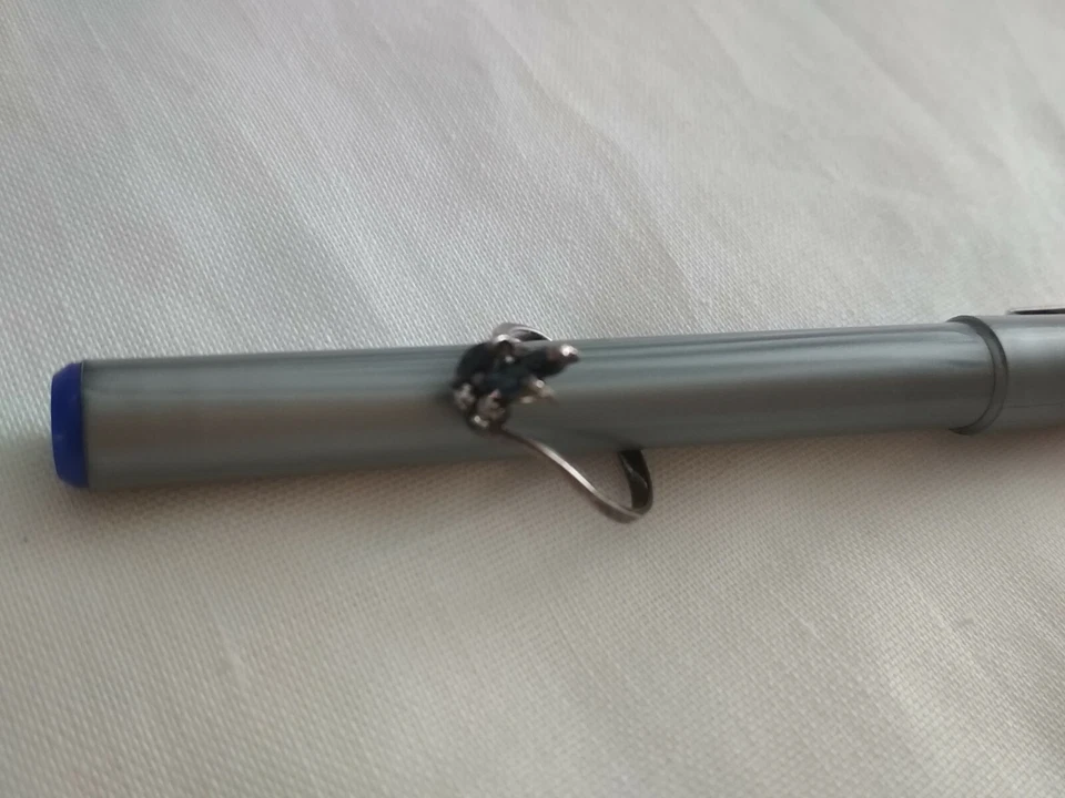 Ring 925er Silber mit Saphir und kleinen Zirkonias - Bild 4 von 4