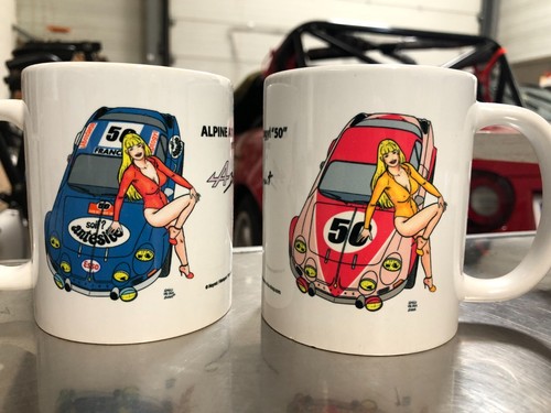 MUG « Alpine A110 50 ans 1973-2023 » – Bob Neyret- Team Aseptogyl série limitée - Photo 1/6