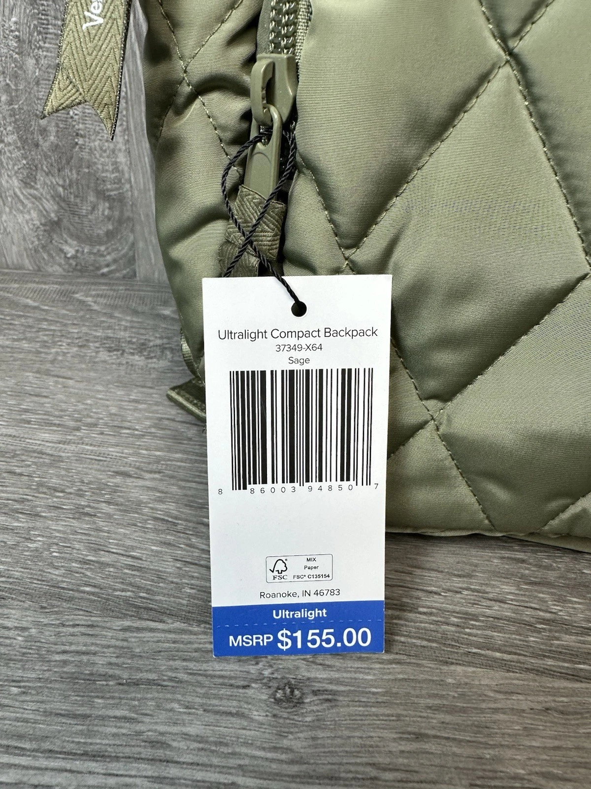 Zaino trapuntato compatto ultraleggero Vera Bradley verde salvia piccolo prezzo al pubblico consigliato $ 155 nuovo con etichette