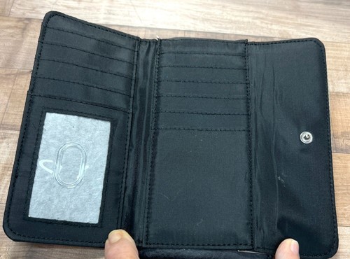 Nintendo-Inspired Bi-Fold Wallet With Zipper Compartment & Card Slots - Picture 4 of 4