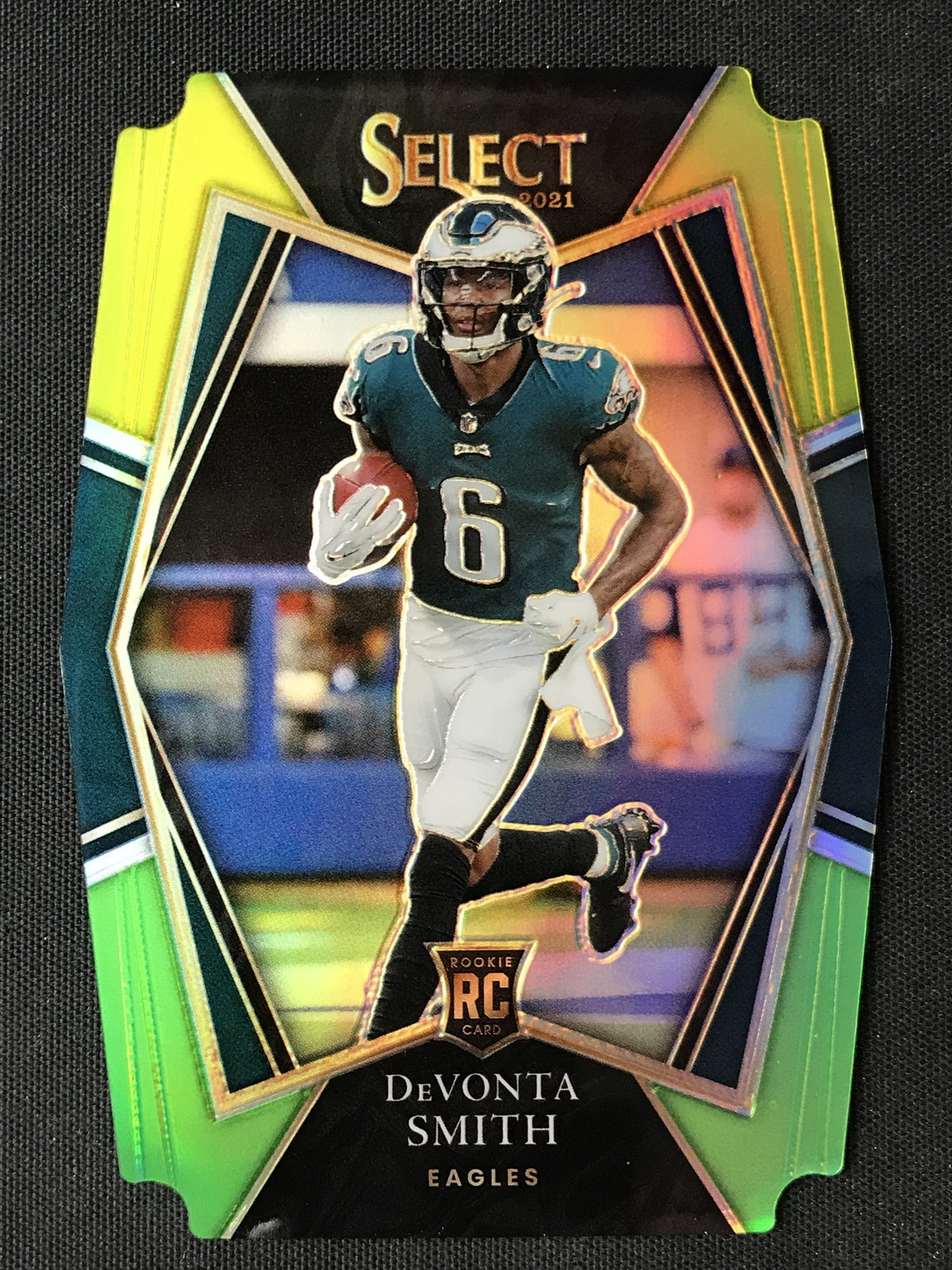 2021 Panini Select #149 DeVonta Smith Green and Yellow Die-Cut RC