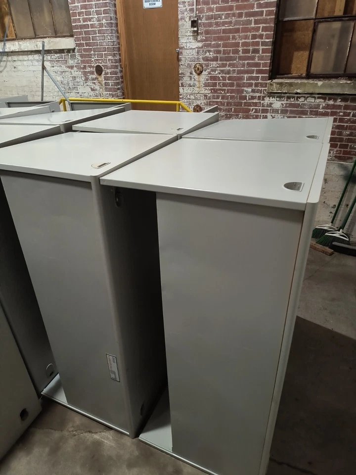 Лот из 6 светло-серых L-образных металлических офисных столов коммерческого класса Hon - Изображение 3 из 4