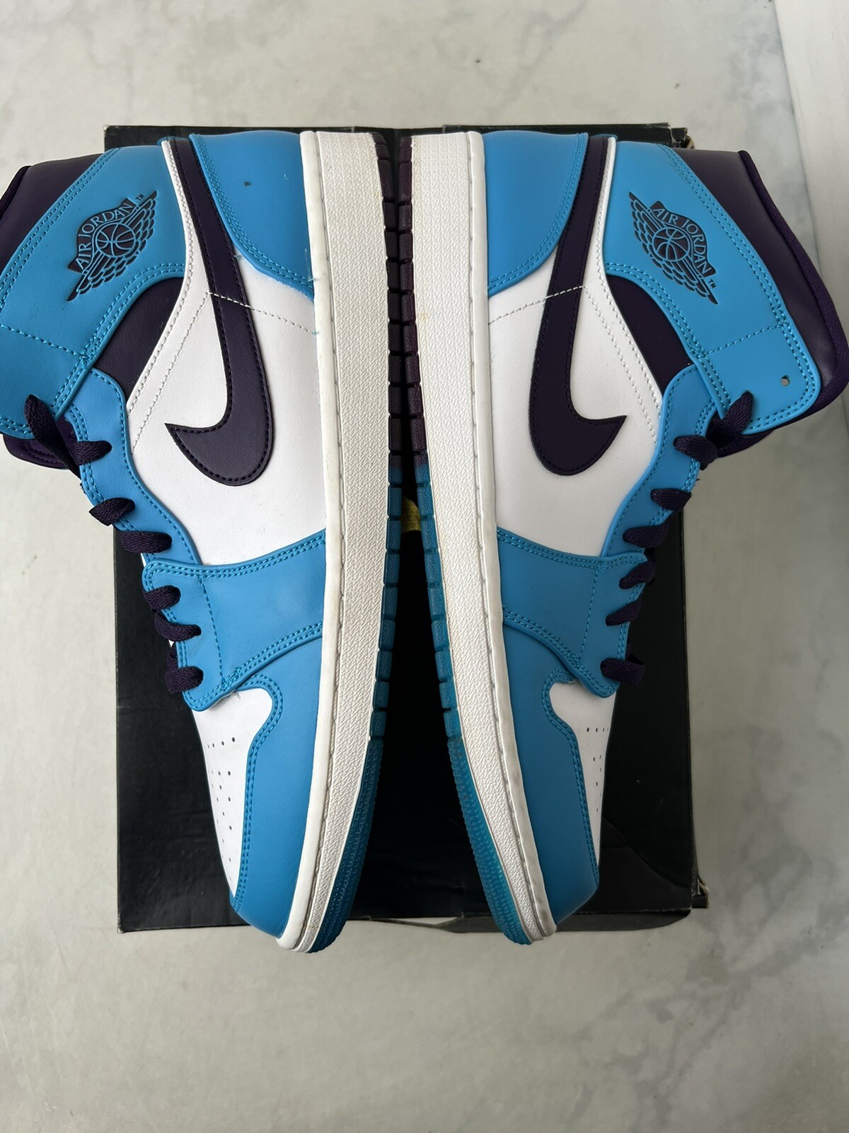 jordan 1 mid hornets footlocker