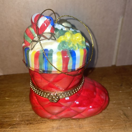 Mr. Christmas Music Box Stocking Hinged Ornament Tree People Inside