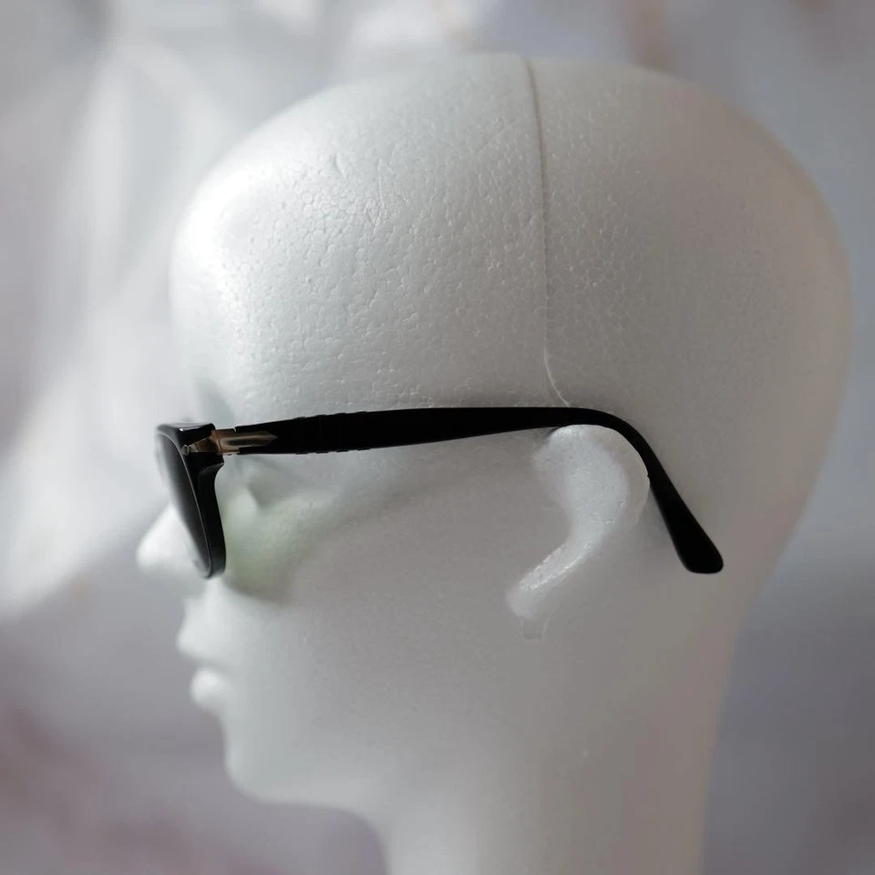 Очки солнцезащитные винтажные Persol Wellington с чехлом черные серебристые дизайн без оправы - Изображение 4 из 4