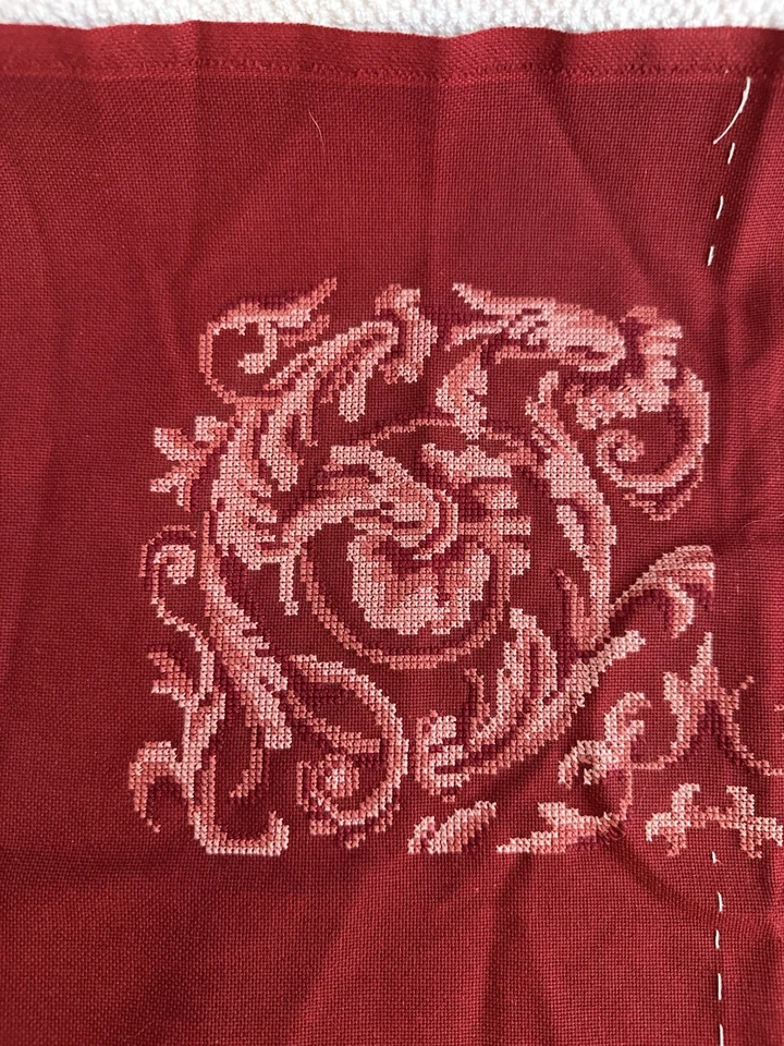 Cross Stitch 部分项目优雅锦缎枕头带图案,DMC 珍珠棉 — 第 3/4 张图片