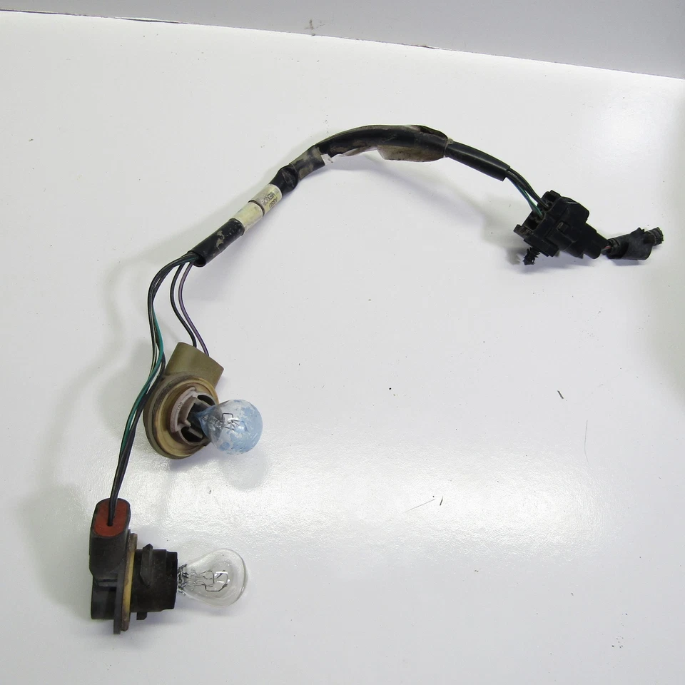 Жгут проводов для заднего фонаря 1994-2002 Dodge Ram 1500 2500 3500 56021369 от оригинального производителя - Изображение 2 из 4