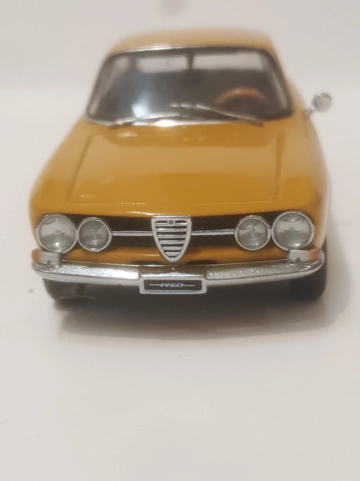 1/43 AUTOart Alfa Romeo 1750 GT Veloce Giallo Ocra - Immagine 2 di 4