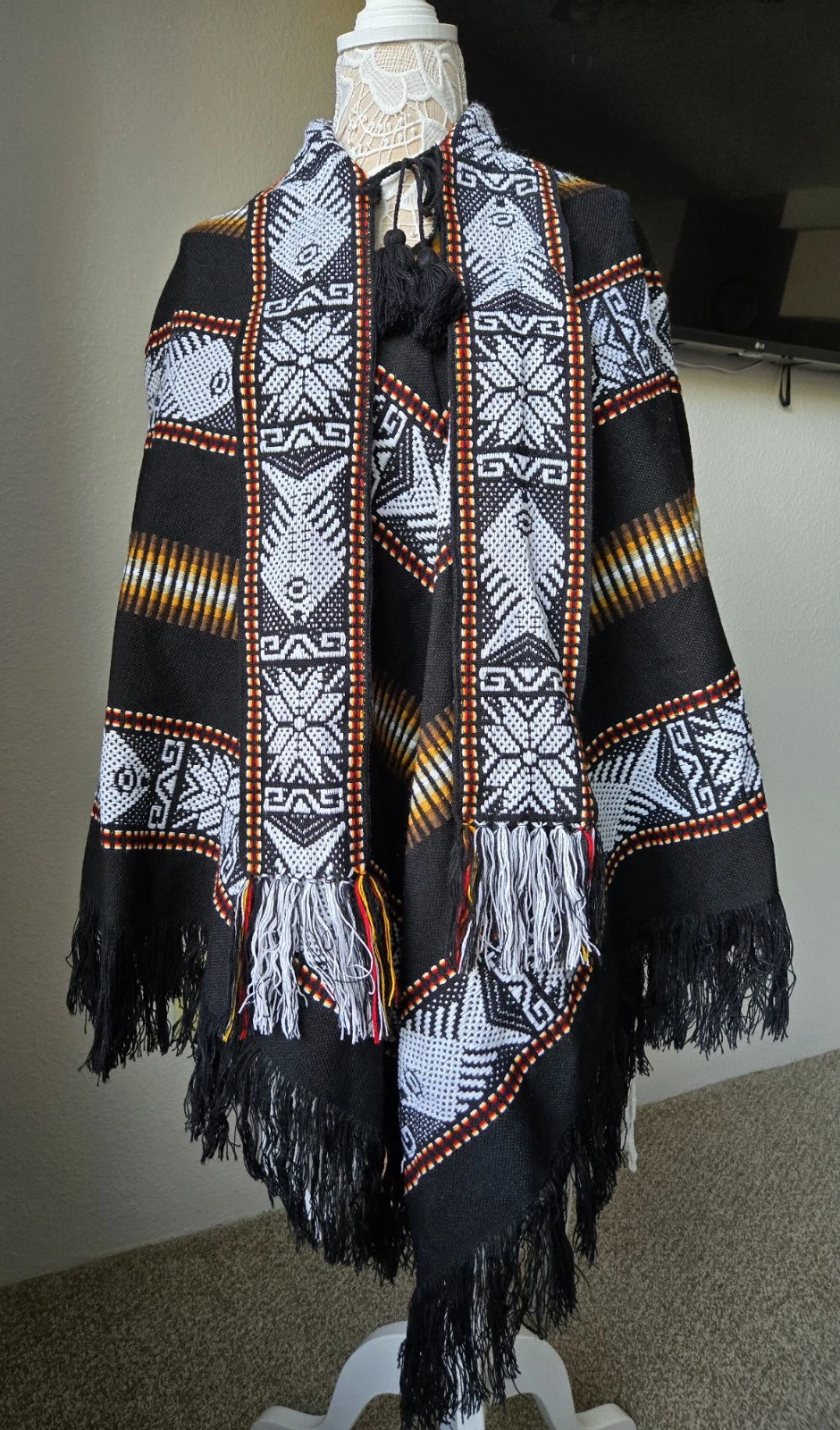 Artesanías Folklóricas Embroidered Poncho Ecuador Adult. One size (S, M, L)
