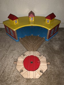 brio roundhouse turntable