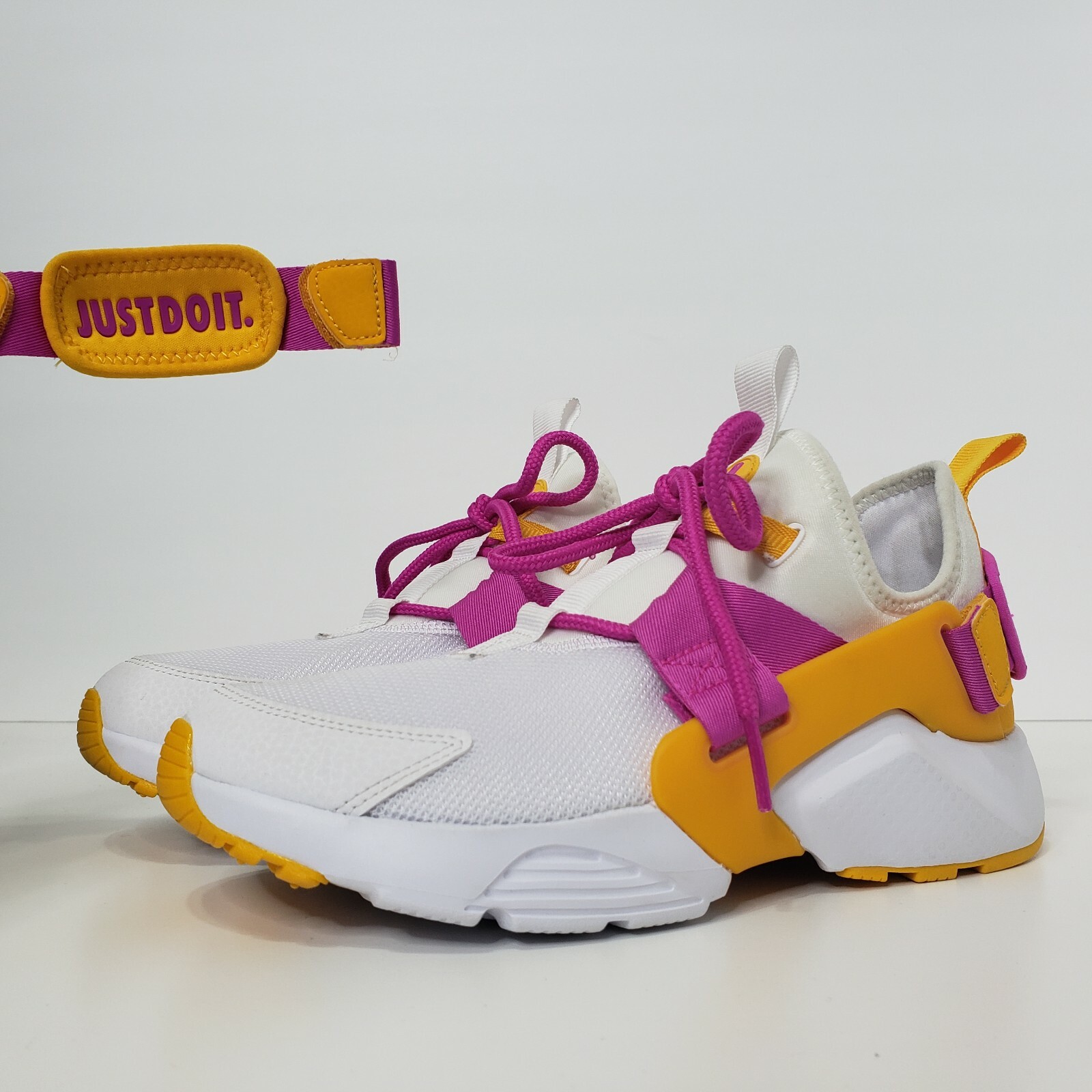 white huaraches size 6