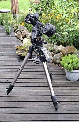 Celestron Advanced VX motorisierte GoTo äquatoriale Montierung mit Stativ